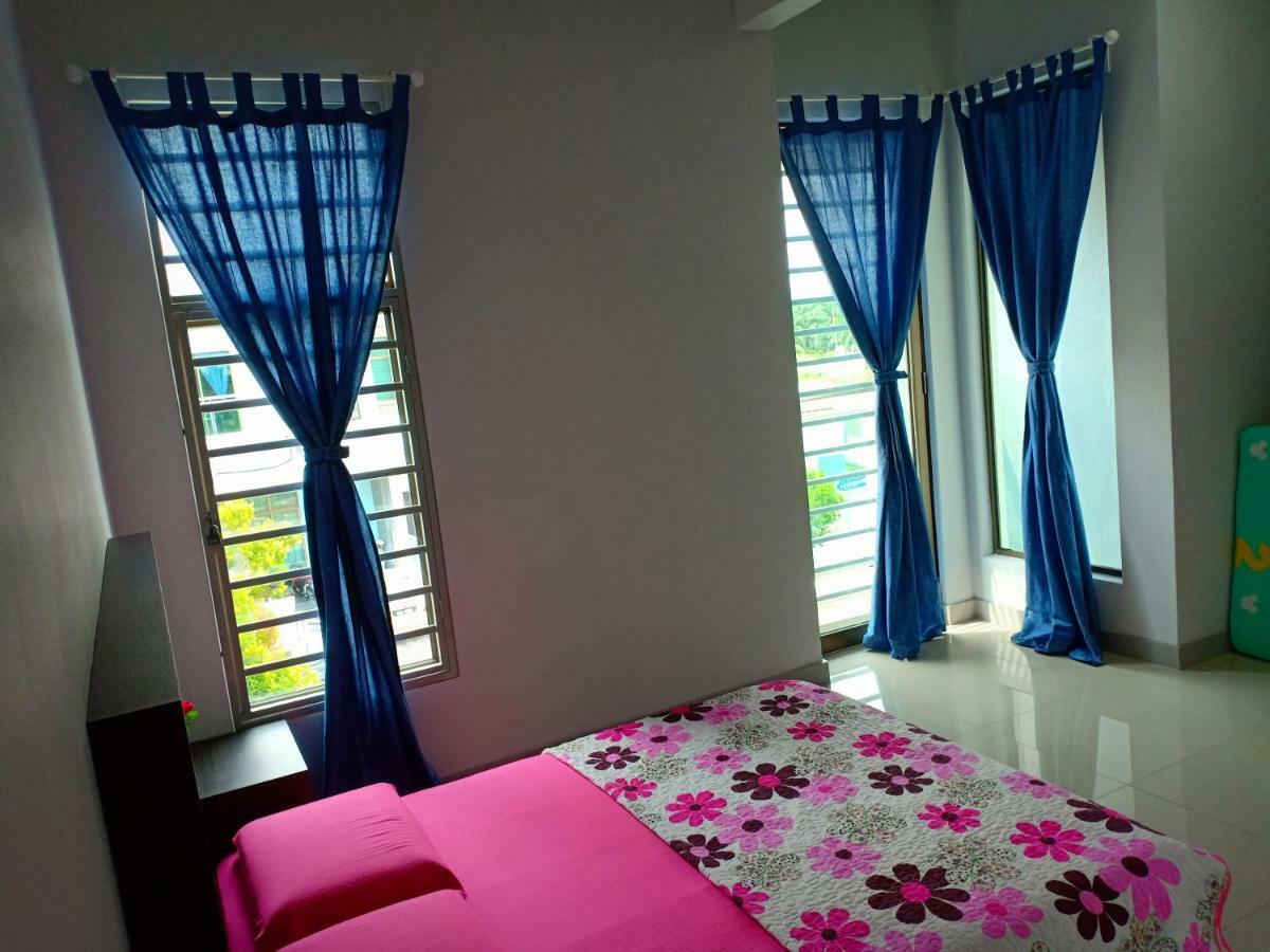 Kuala Selangor Botanic 4R3B Homestay 15Pax Exterior foto